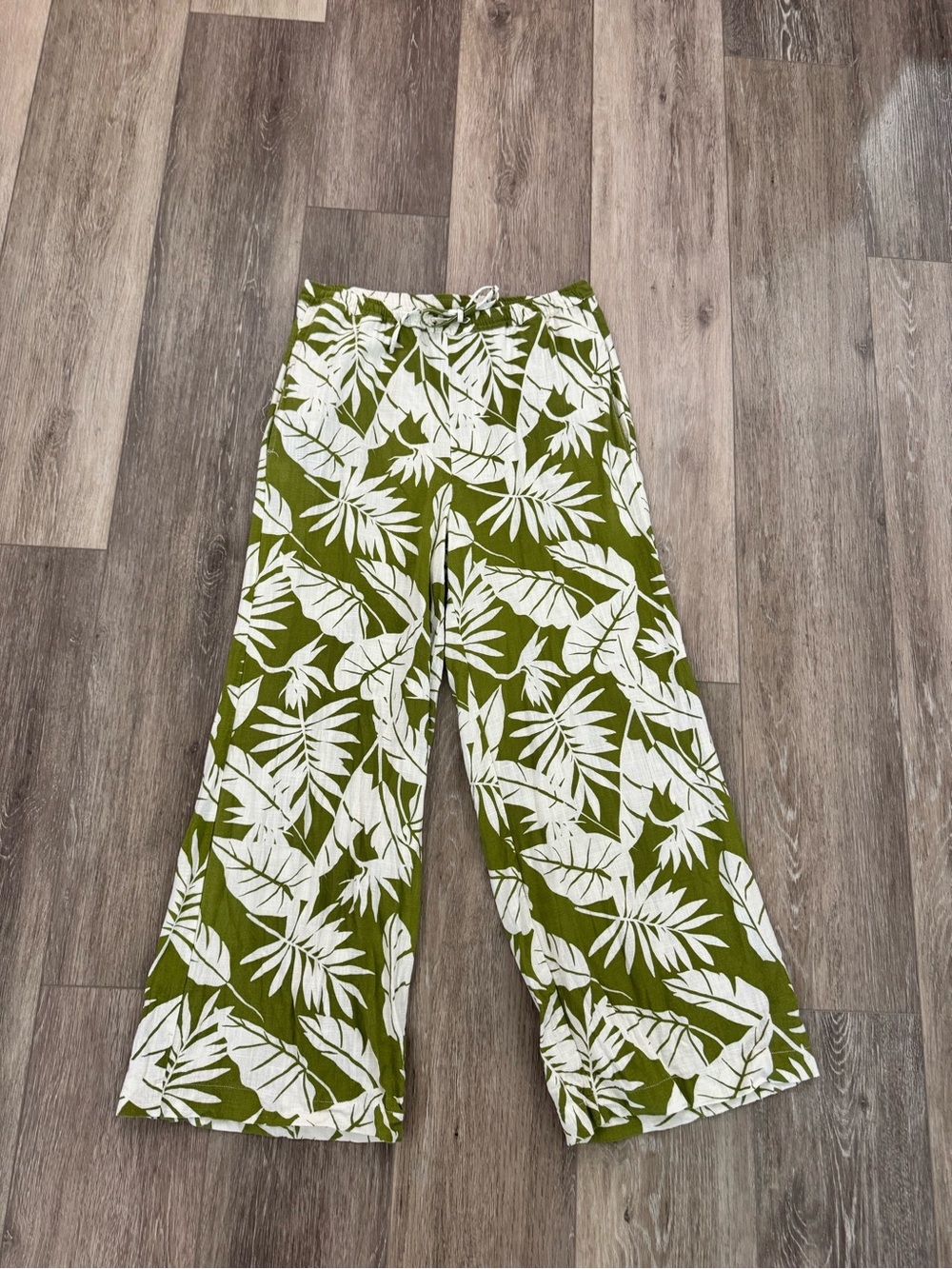 Primark Green and White Leaf-Print Elastic Waist wide leg pants with pockets